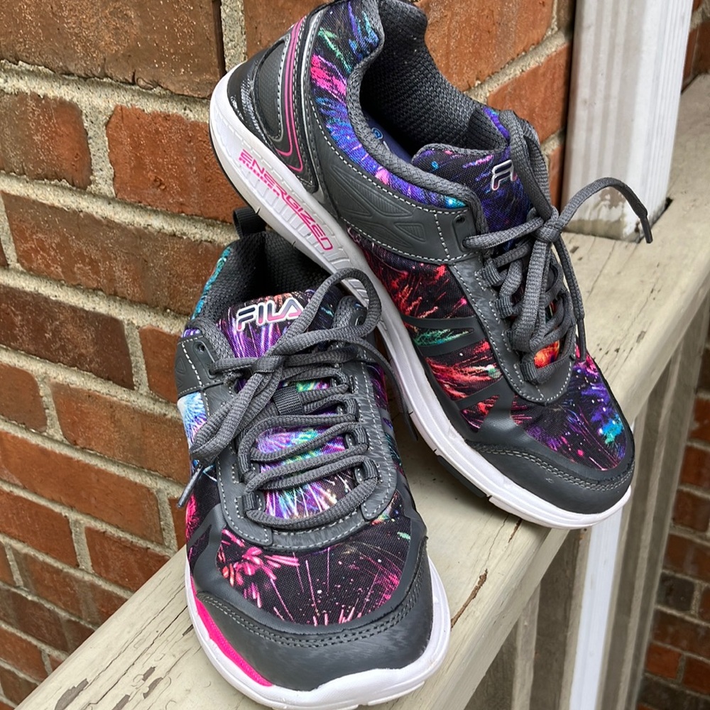 EUC Sz 6.5 FILA energized fireworks pattern shoes